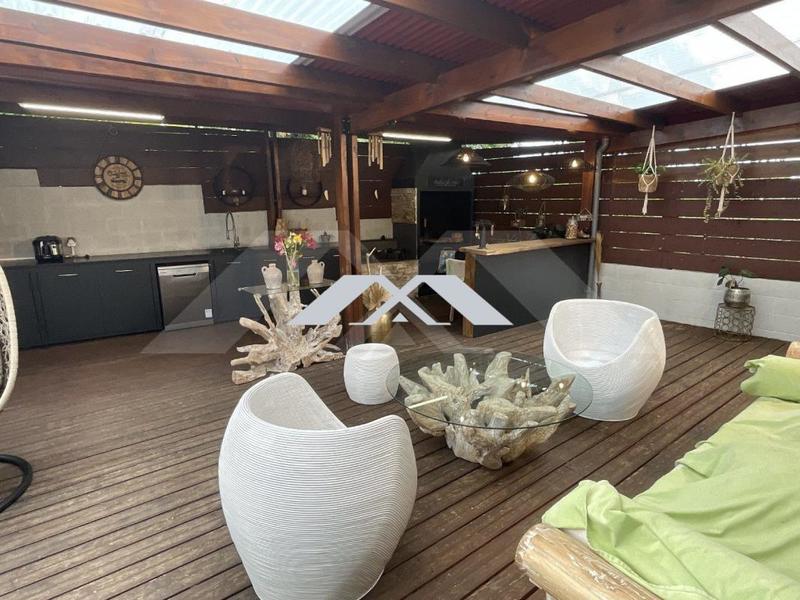 Maison - 330 m² - 8 pièces