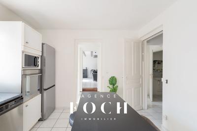 Appartement - 136 m² - 8 pièces