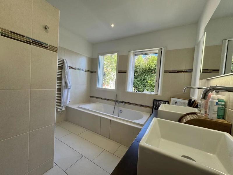 Villa - 180 m² - 6 pièces