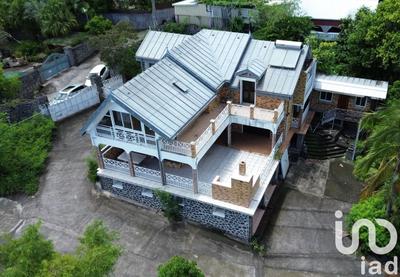 Maison - 232 m² - 6 pièces