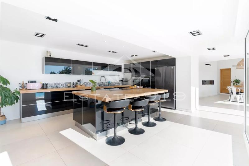 Villa - 400 m² - 8 pièces