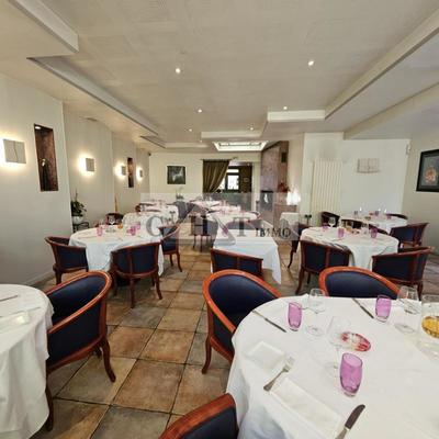 Local commercial - 657 m²