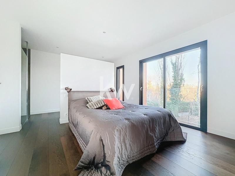 Maison - 335 m² - 7 pièces