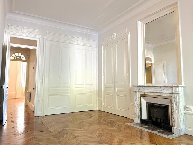 Bureau - 143 m² - 5 pièces