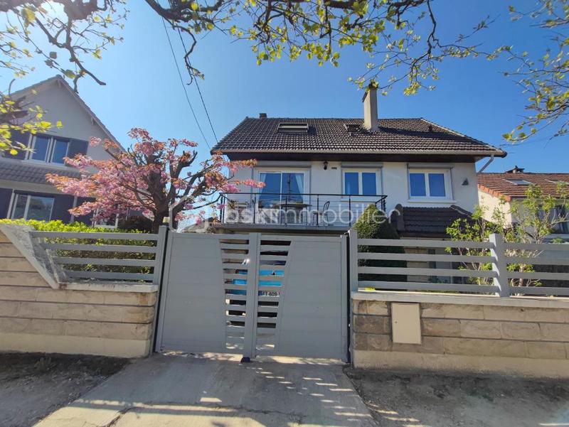 Maison en pierre - 160 m² - 9 pièces