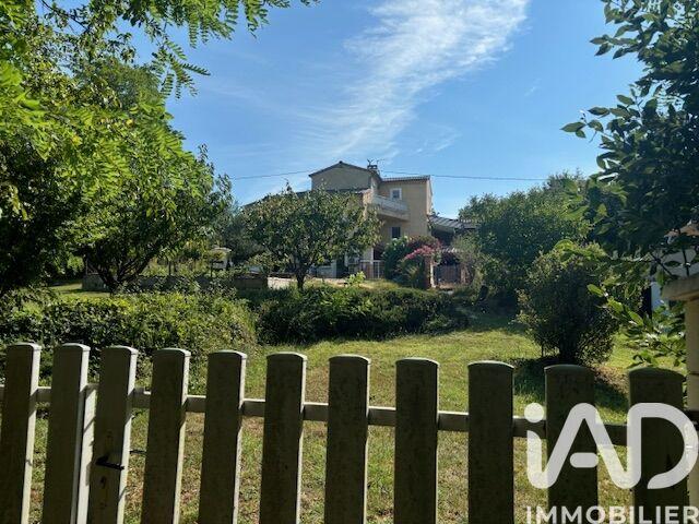 Maison - 200 m² - 8 pièces