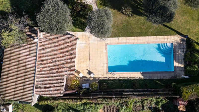 Propriété - 300 m² - 7 pièces