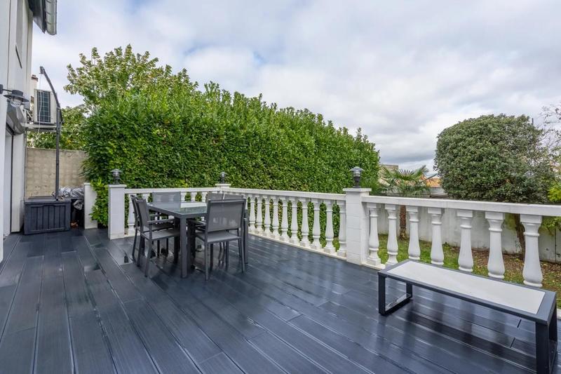 Maison - 196 m² - 8 pièces