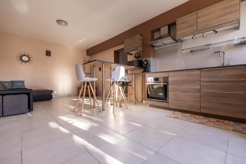 Maison - 222 m² - 8 pièces