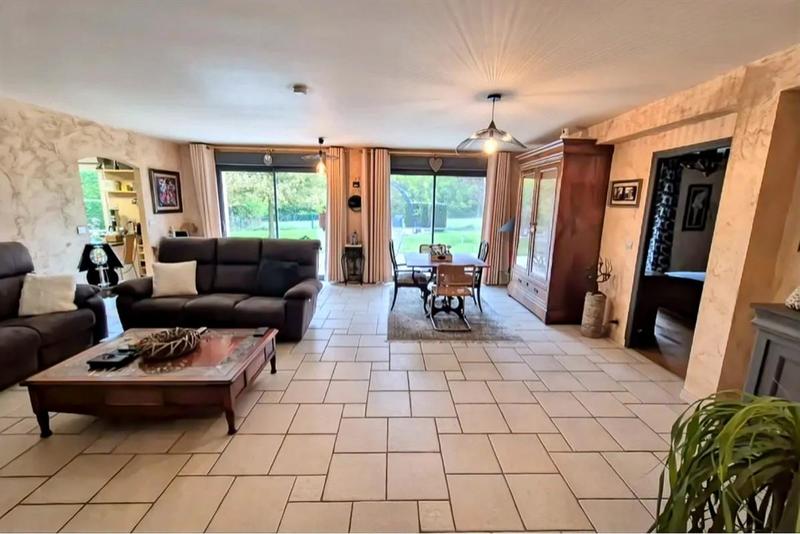 Pavillon - 160 m² - 6 pièces