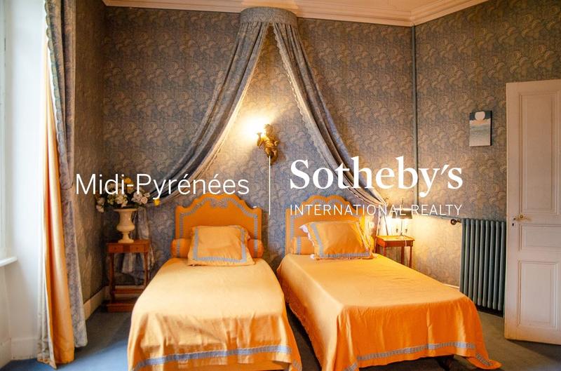 Maison - 500 m² - 16 pièces