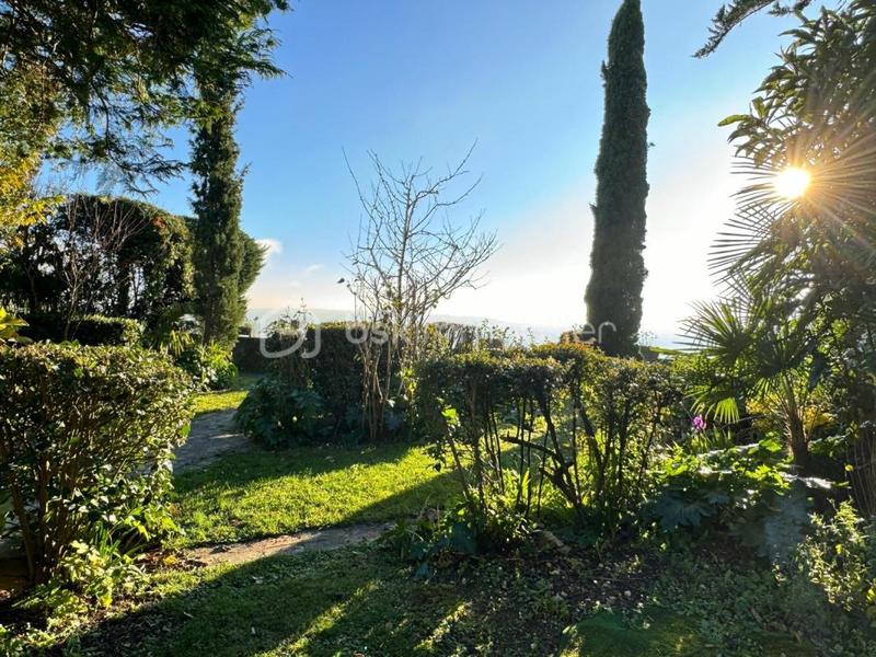 Demeure - 360 m² - 13 pièces