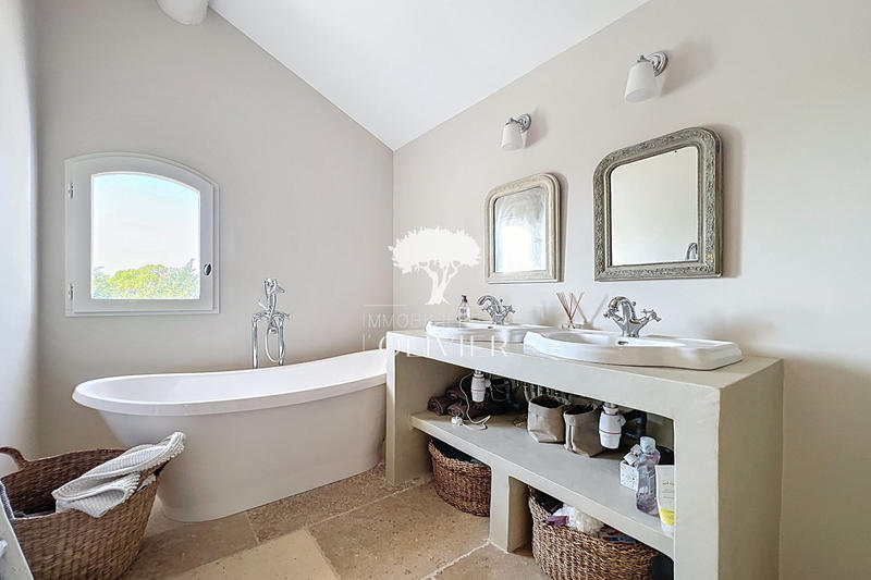 Propriété - 125 m² - 4 pièces