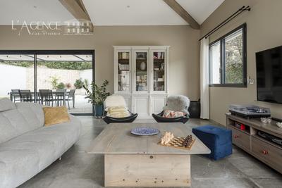 Maison - 276 m² - 8 pièces