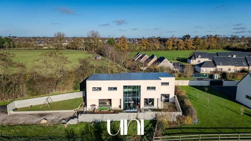 Maison - 317 m² - 9 pièces