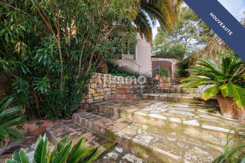 Maison - 260 m² - 10 pièces