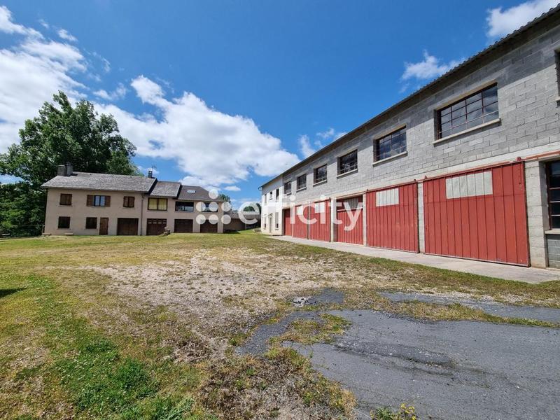 Maison - 350 m² - 15 pièces