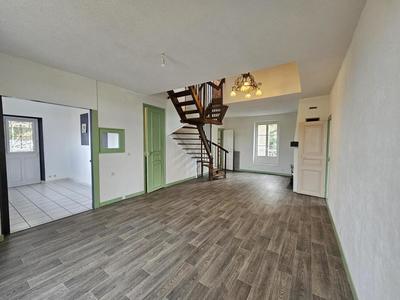 Maison - 158 m² - 8 pièces