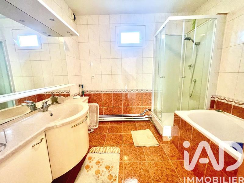 Maison - 215 m² - 8 pièces