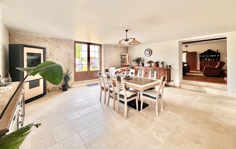 Maison - 298 m² - 9 pièces