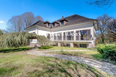 Maison - 260 m² - 7 pièces