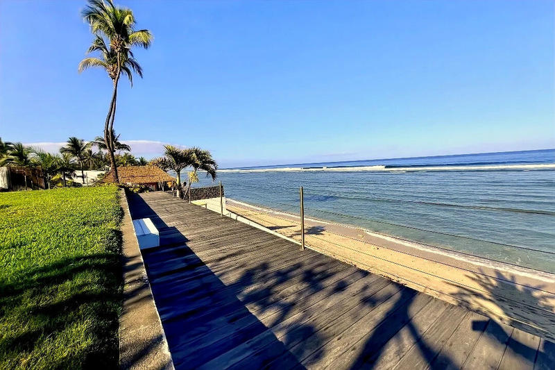 Maison - 240 m² - 8 pièces