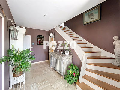 Maison - 166 m² - 7 pièces