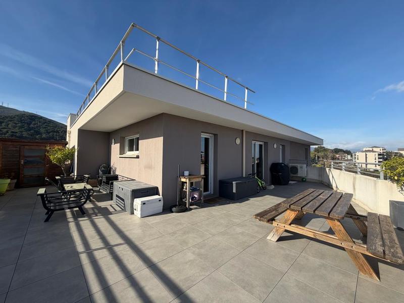 Appartement - 80 m² - 4 pièces