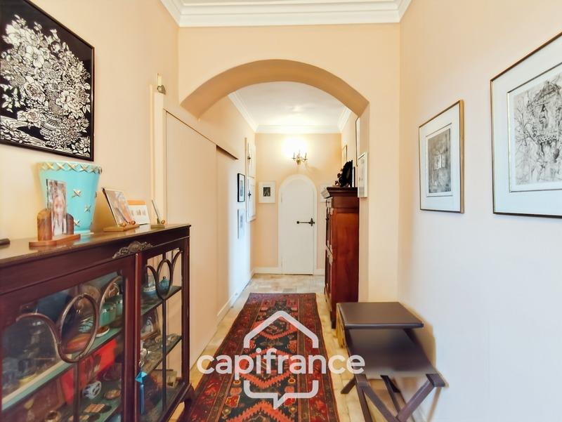 Maison de maîtres - 304 m² - 12 pièces