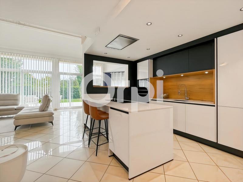 Maison - 260 m² - 9 pièces