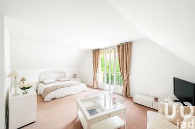 Maison - 202 m² - 7 pièces