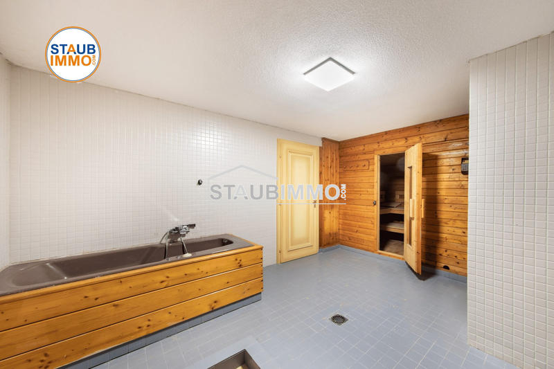 Maison - 271 m² - 13 pièces