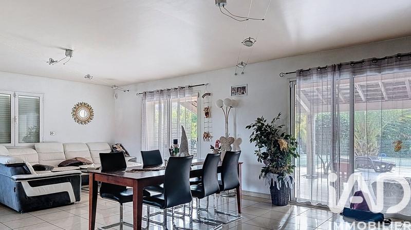 Maison - 250 m² - 7 pièces