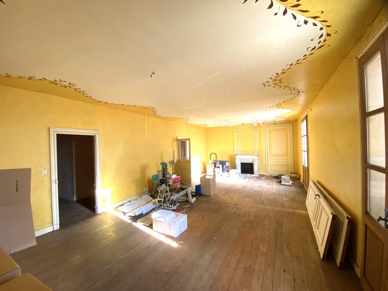 Maison traditionnelle - 232 m² - 8 pièces