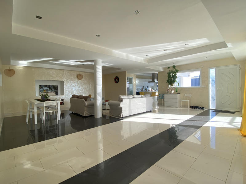 Villa - 370 m² - 8 pièces