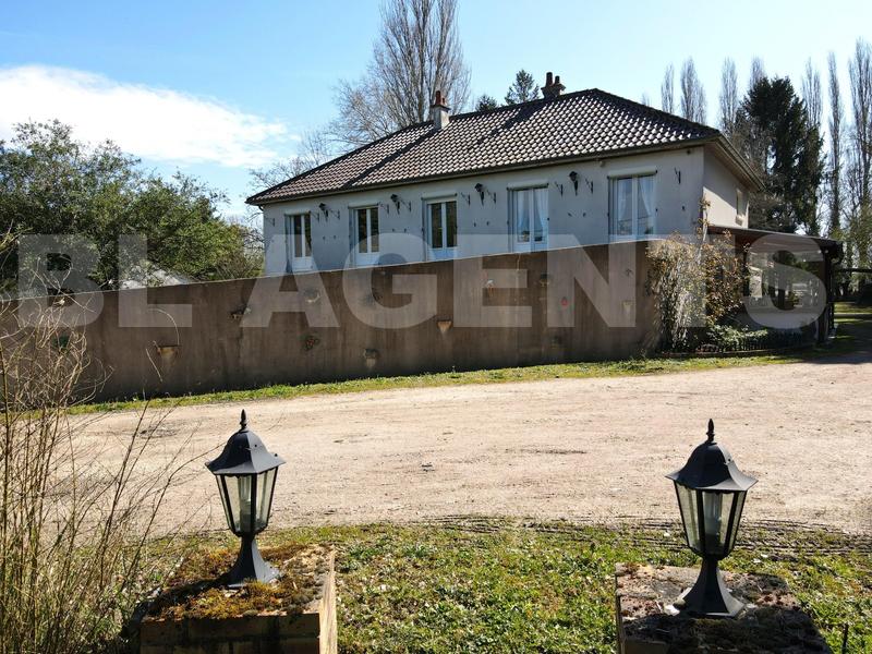 Maison traditionnelle - 191 m² - 9 pièces