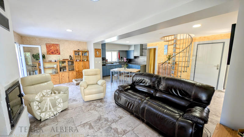 Villa - 100 m² - 5 pièces