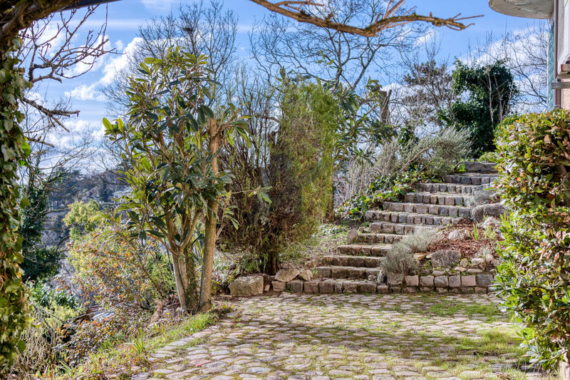 Maison - 320 m² - 7 pièces