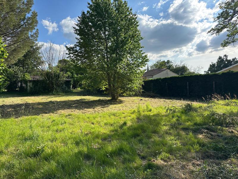 Terrain - 1 300 m²