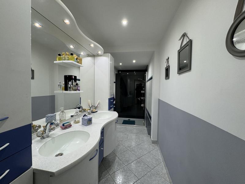 Maison - 291 m² - 8 pièces