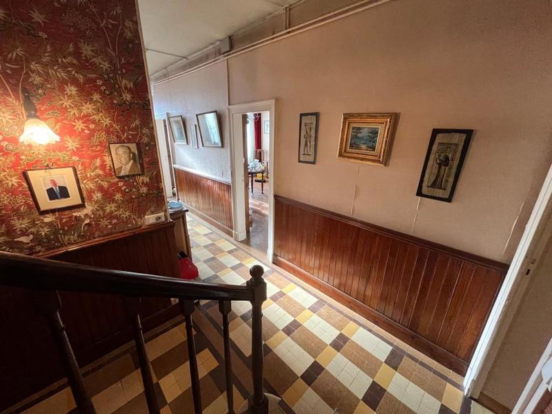 Maison - 220 m² - 7 pièces