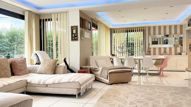 Maison - 353 m² - 7 pièces