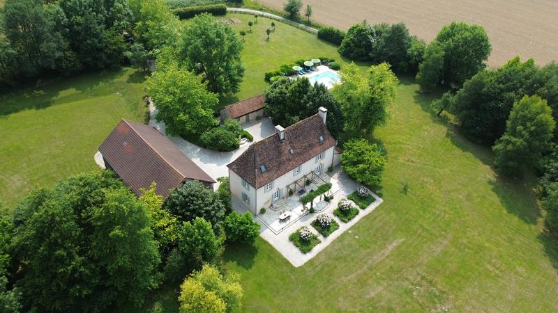 Maison - 243 m² - 6 pièces