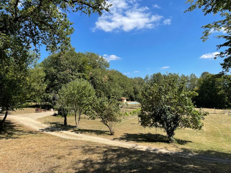 Maison - 650 m² - 23 pièces