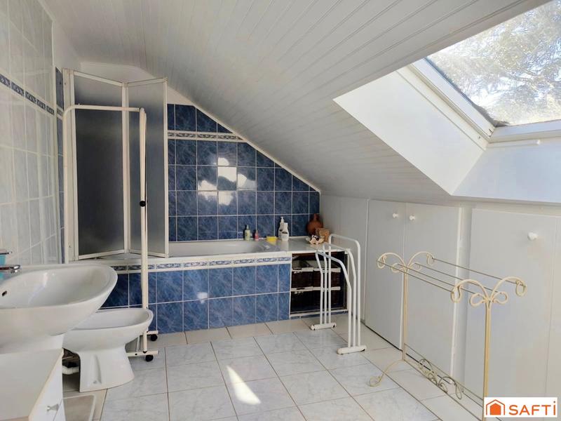 Maison - 220 m² - 9 pièces