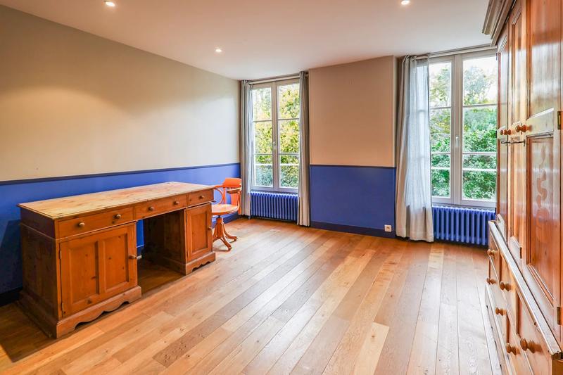 Maison - 220 m² - 7 pièces
