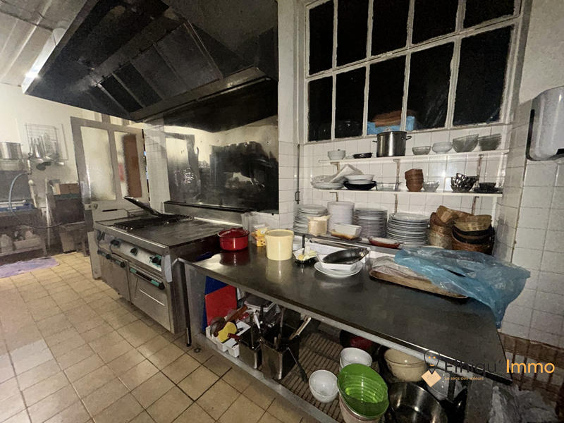 Maison - 700 m² - 17 pièces