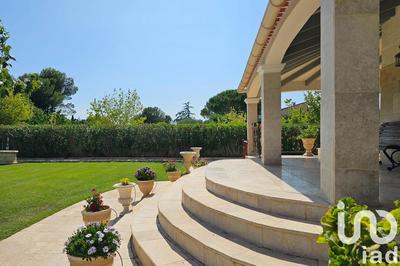 Maison - 220 m² - 9 pièces