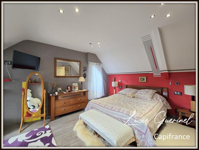 Maison - 246 m² - 10 pièces