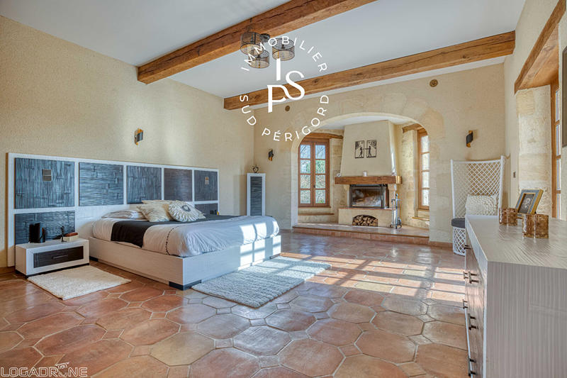 Demeure - 755 m² - 25 pièces